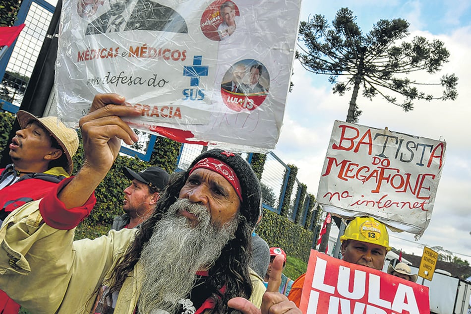 Seguidores de Lula piden por su libertad; falta menos de un mes para los comicios más impredecibles en décadas.