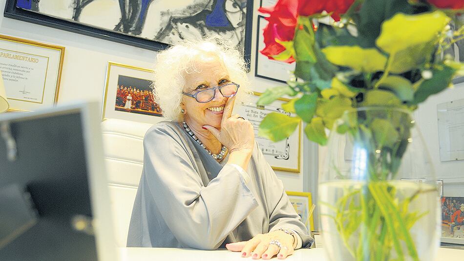 “No necesito ser agregada cultural para difundir nuestra cultura en el mundo”, asegura Susana Rinaldi.