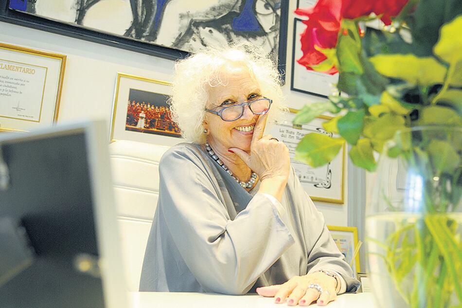 “No necesito ser agregada cultural para difundir nuestra cultura en el mundo”, asegura Susana Rinaldi.