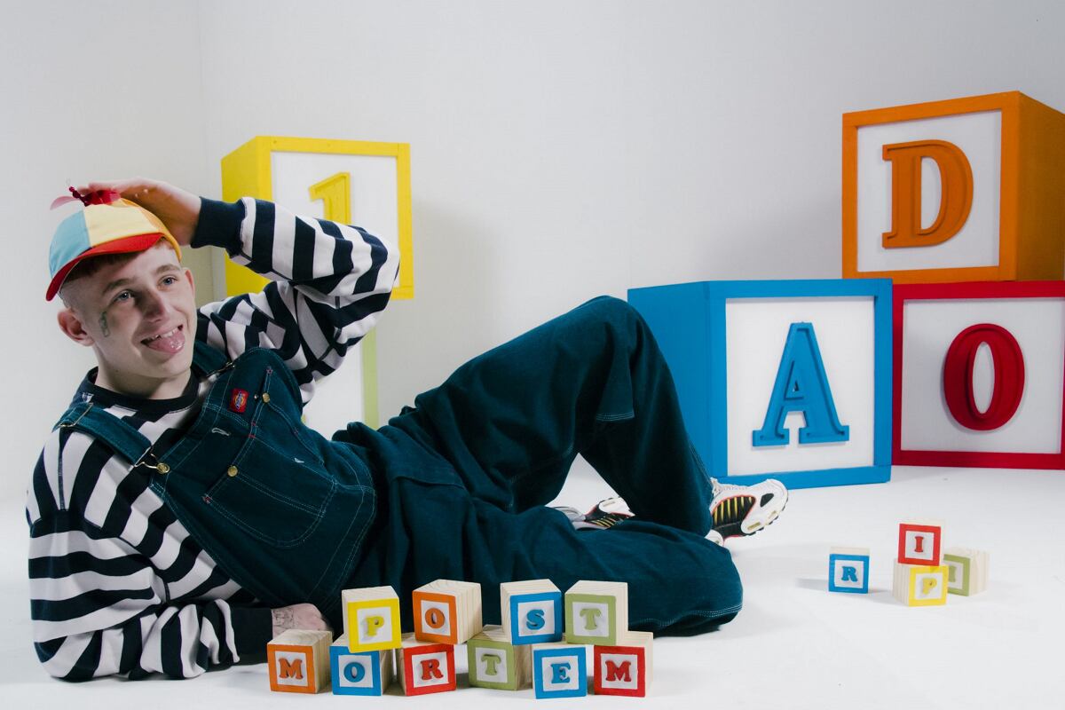 El disco de Dillom trae feats con Muerejoven, Saramalacara y L-Gante y frases inmediatamente memorables