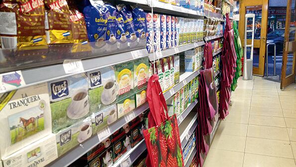 El ajuste que aplicó el Gobierno para frenar la corrida cambiaria está teniendo efectos demoledores en la economía.