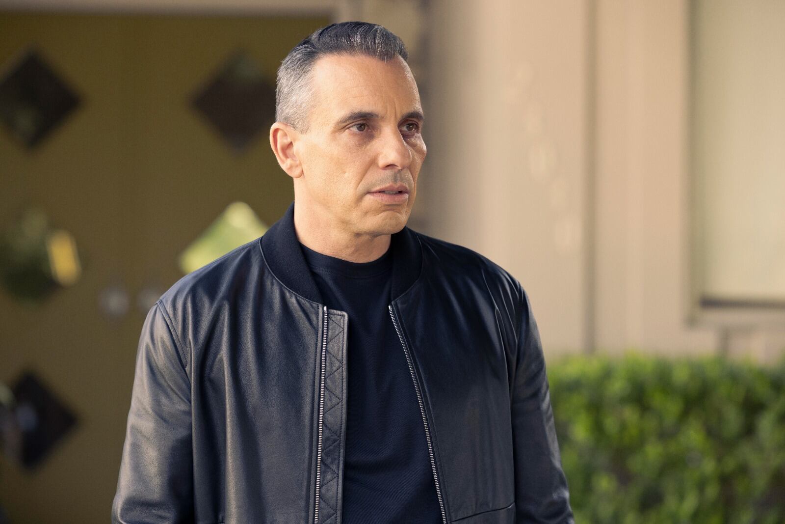 El comediante Sebastian Maniscalco protagoniza la serie.