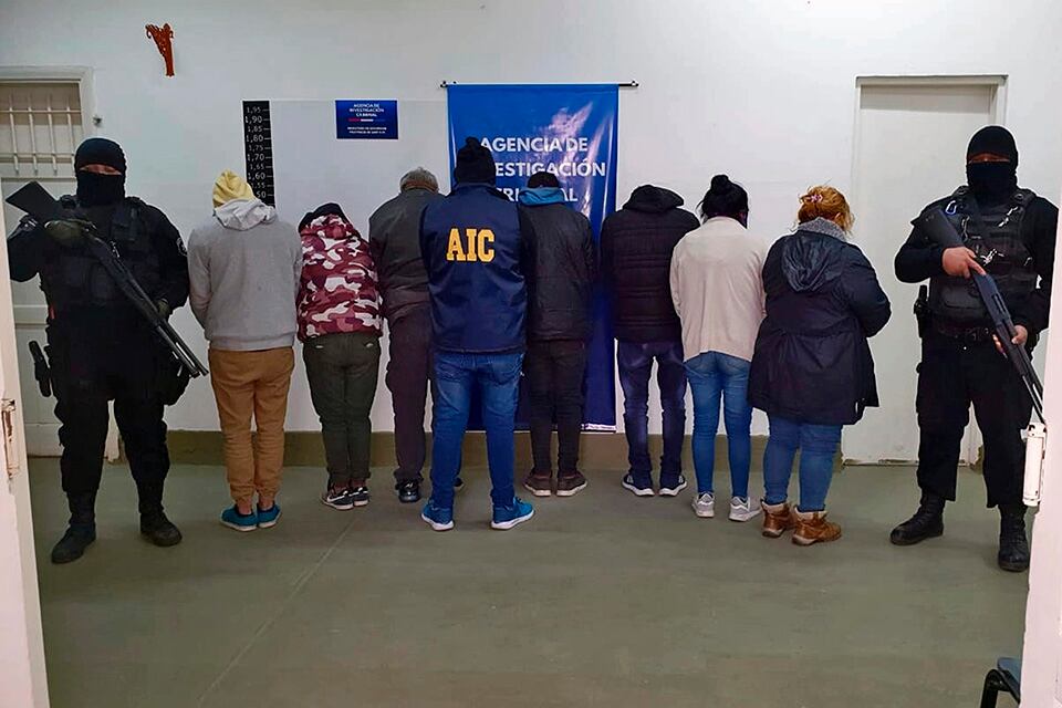 El procedimiento culminó con once detenciones