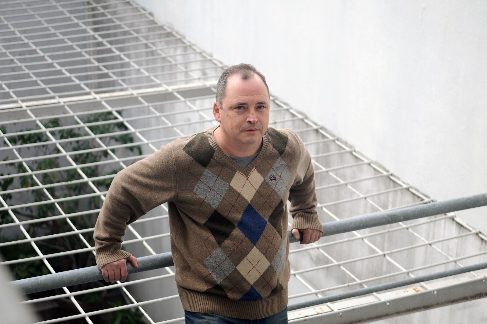 "Me interesó la posibilidad de trabajar con la idea de alguien que está extrapolado", dice Molina.