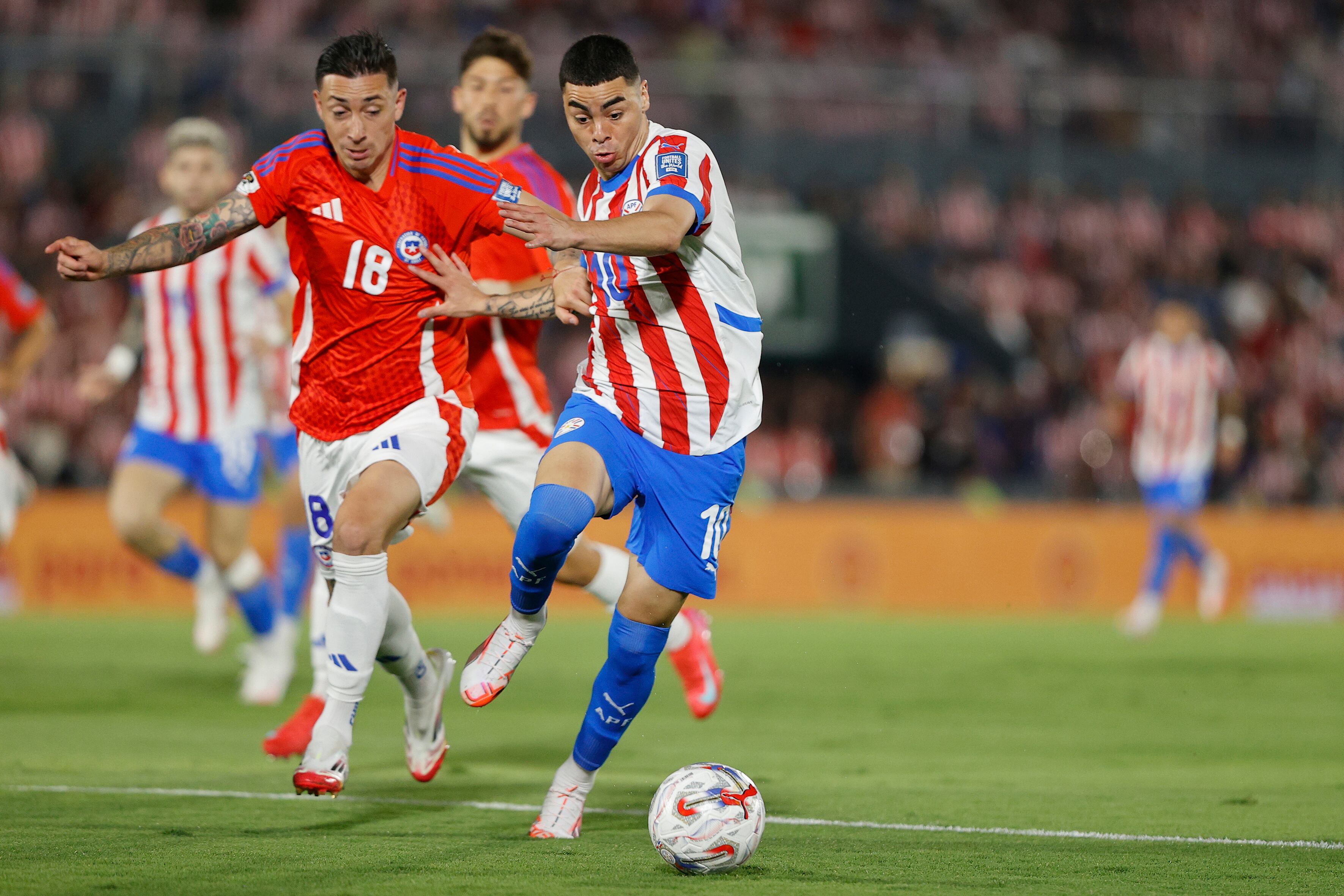 Almirón disputa con Echeverría