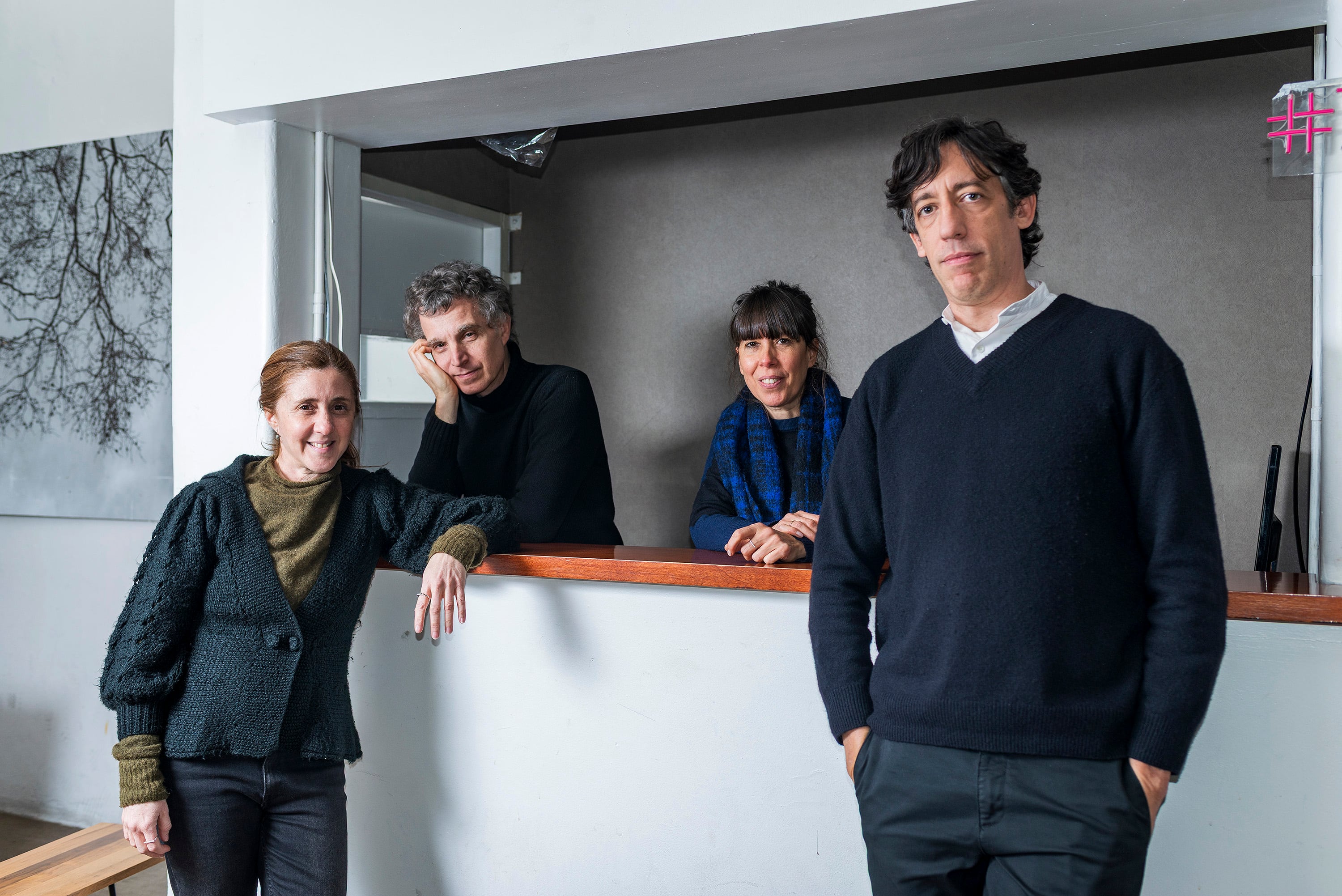 Marea lleva veinte años haciendo obras de sala, intervenciones urbanas, películas e instalaciones.