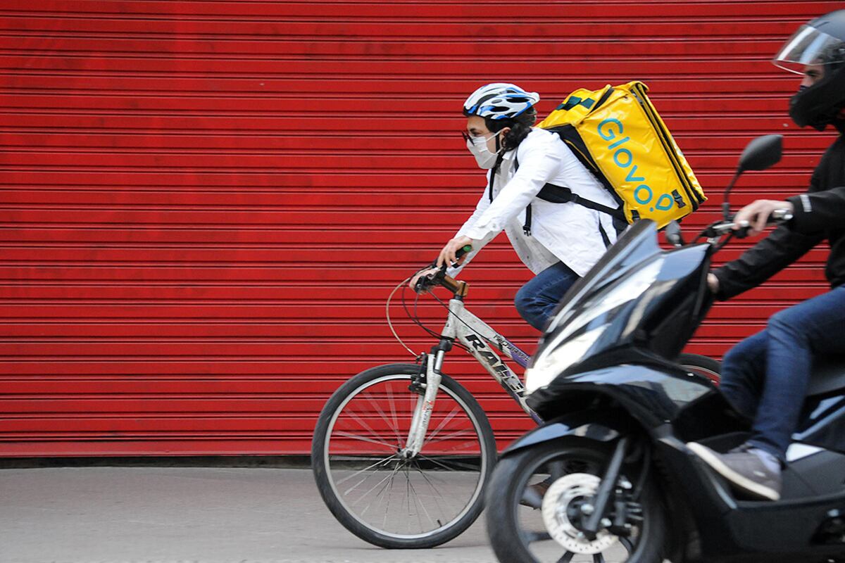 El informe del Centro interuniversitario de Estudios Metropolitanos destaca que casi 4 de cada 5 trabajadores de plataformas digitales son hombres, con una edad promedio de 38 años.