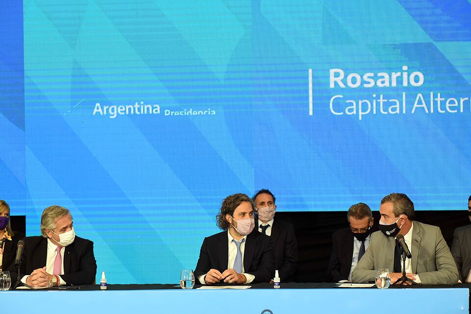 Presidente Fernández, jefe de Gabinete Cafiero e intendente Javkin.