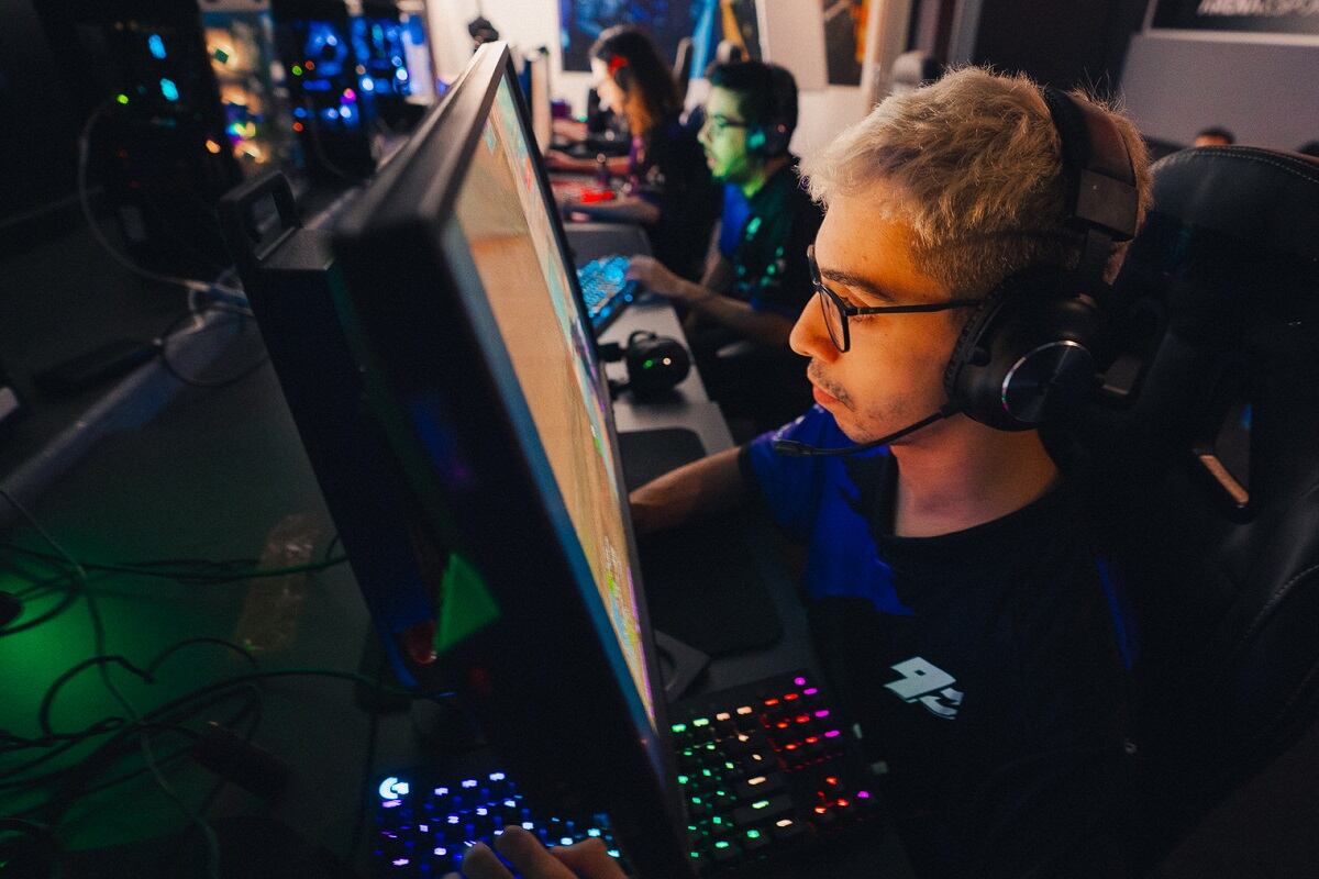 Inversiones privadas, patrocinio de estrellas del deporte tradicional y pibas al teclado: los eSports siguen su expansión local