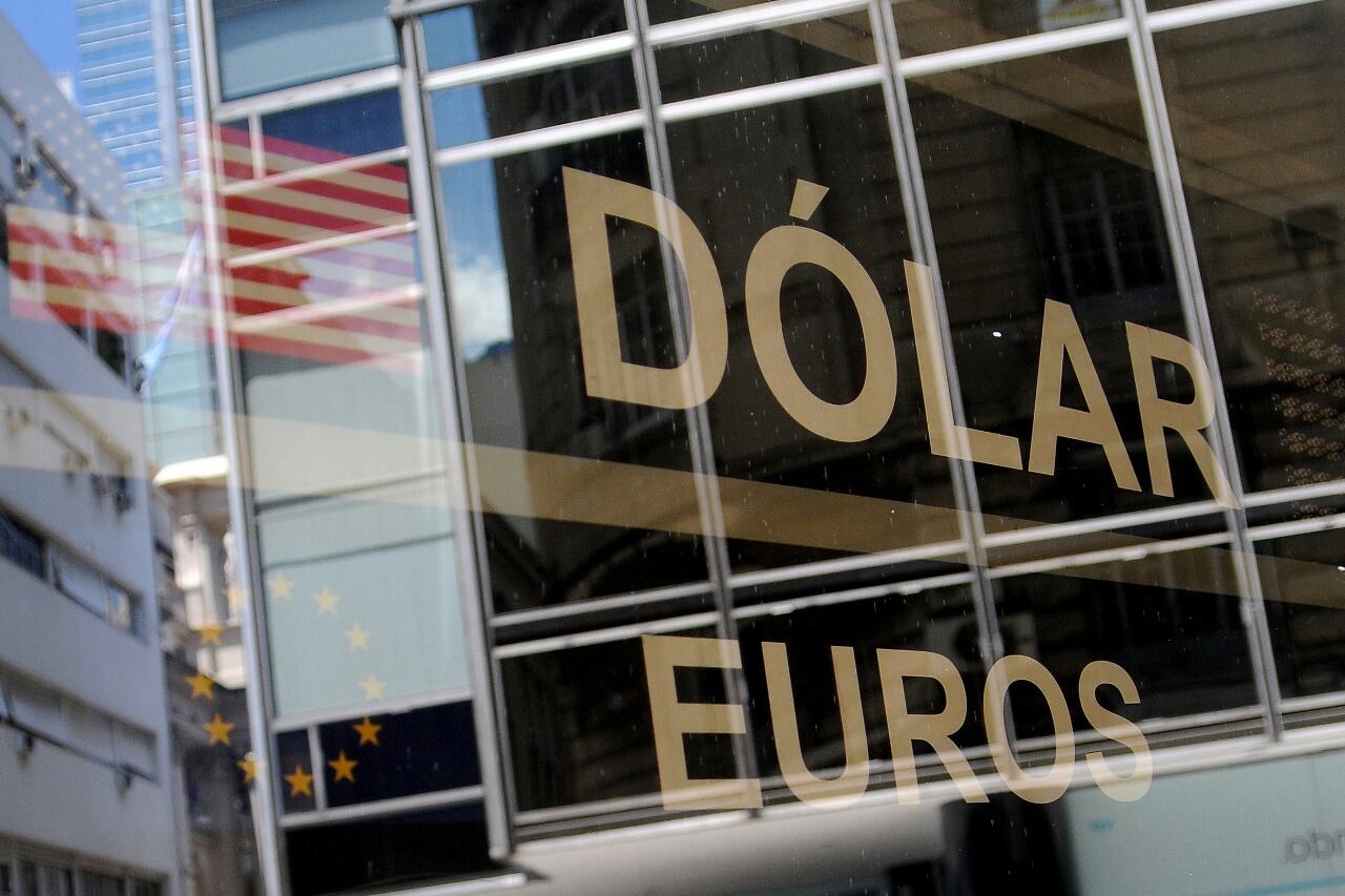 El dólar contado con liquidación bajó 1,1 por ciento en la jornada y cerró en 167,55 pesos.