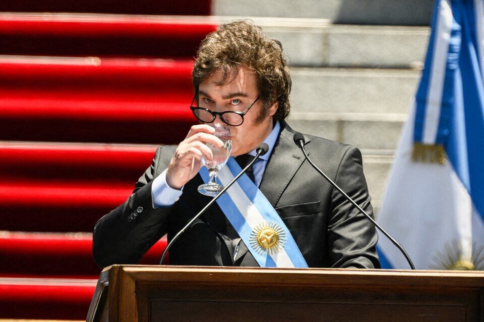 Javier Milei plantea la "inevitabilidad" de un profundo ajuste regresivo.  