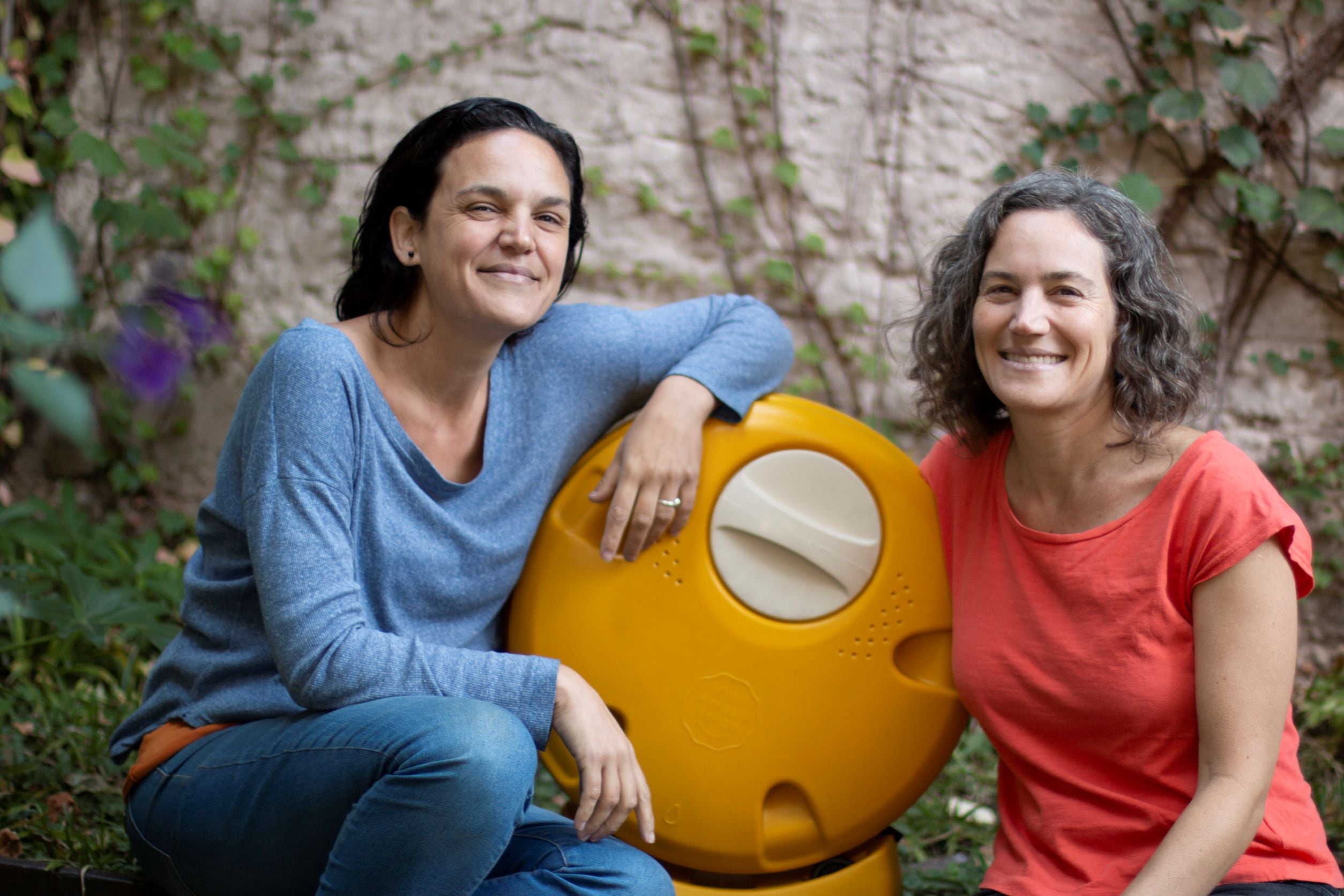 Carolina y Verónica Gheorghiu ofrecen una variedad de productos para hacer compost doméstico. (Foto: Viví más verde)