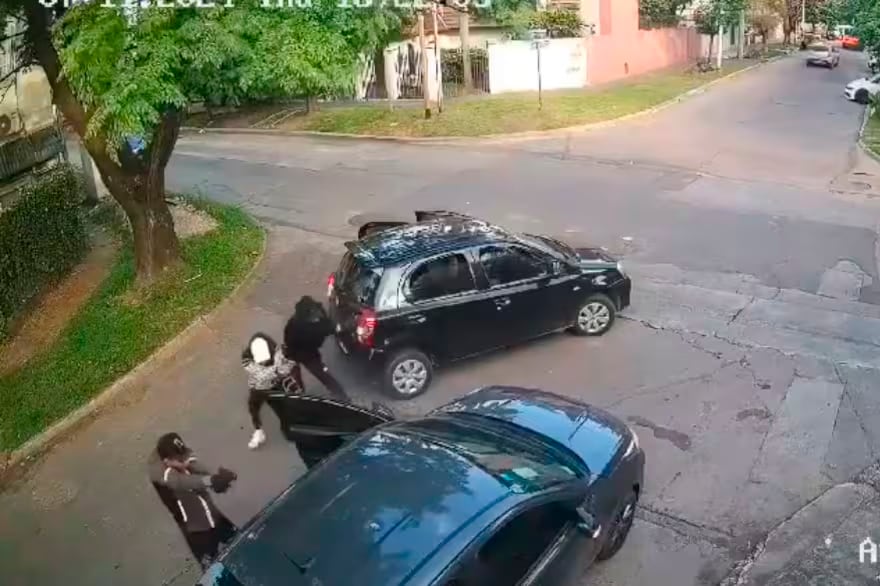 El momento del asesinato del gendarme en El Palomar.