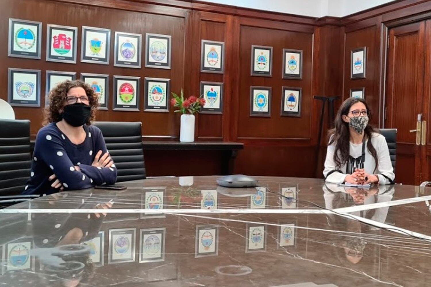 Paula Español, secretaria de Comercio Interior y la subsecretaria de Acciones para la Defensa de las y los Consumidores, Laura Goldberg.