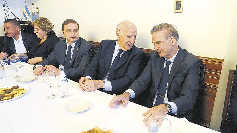 Miguel Angel Pichetto organizó la reunión con Roberto Lavagna.