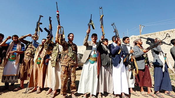 Milicianos hutíes en Saná celebran la tregua alcanzada en Suecia con el aval de la ONU.