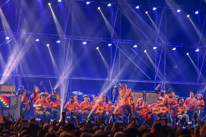La Orquesta Comunitaria Enrique Angelelli a pleno en el Superdomo de La Rioja