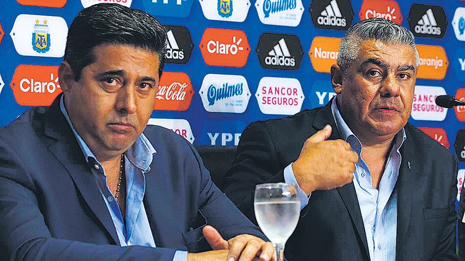 Daniel Angelici y Claudio “Chiqui” Tapia, vicepresidente y presidente de la AFA.