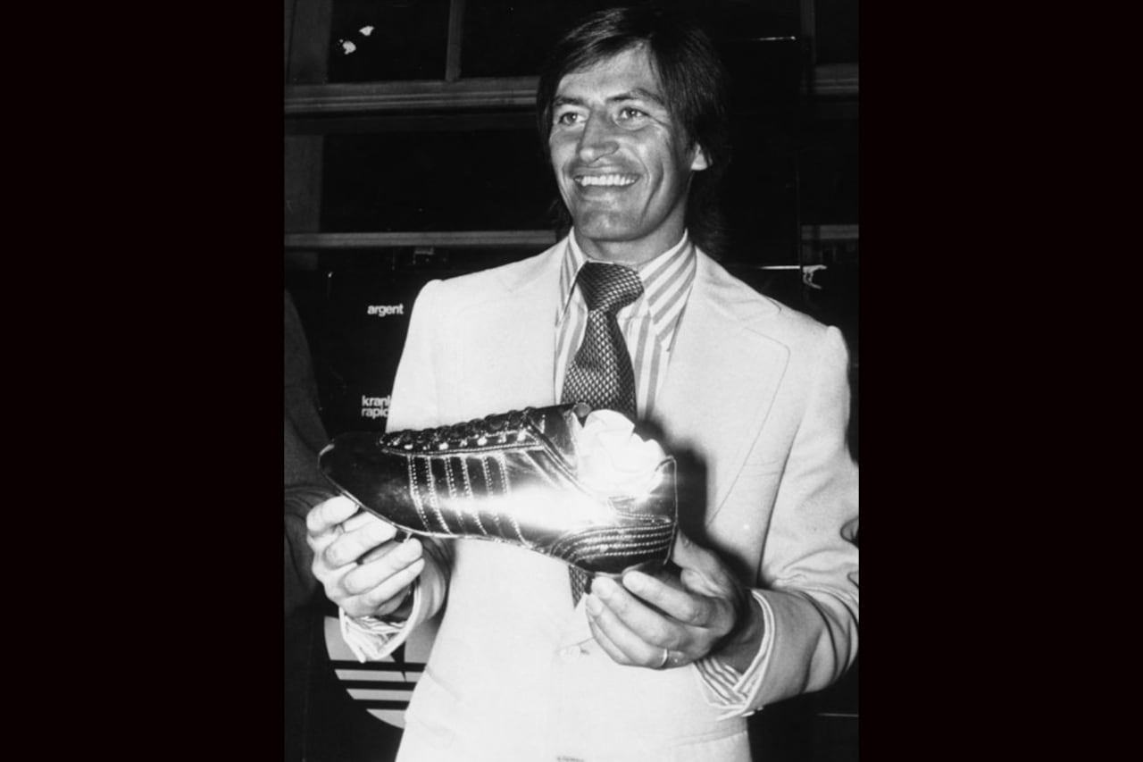 Yazalde muestra su alegría por la obtención del premio.