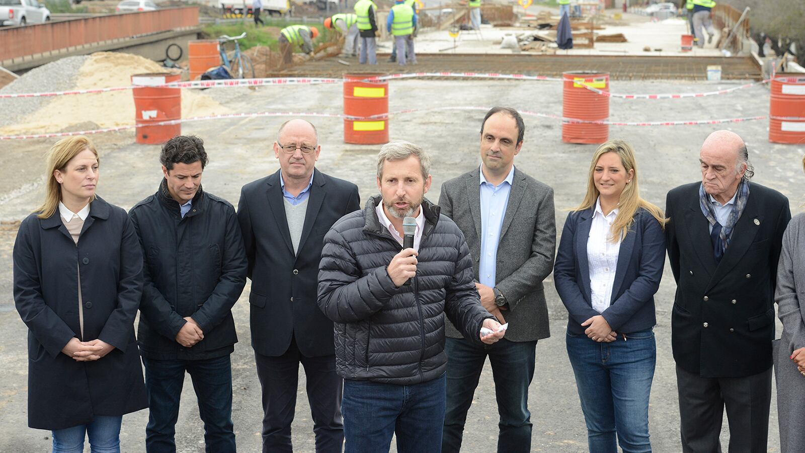 Actos oficiales de obras en marcha que los números fríos ponen en duda.
