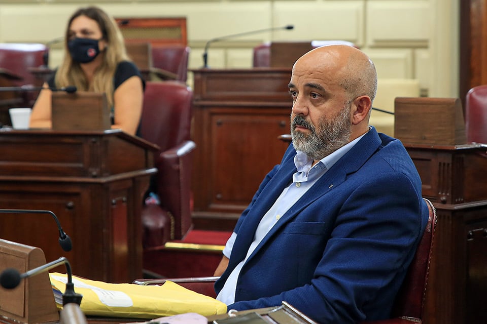 El diputado Palo Oliver había votado la ley anterior que ahora propone derogar.