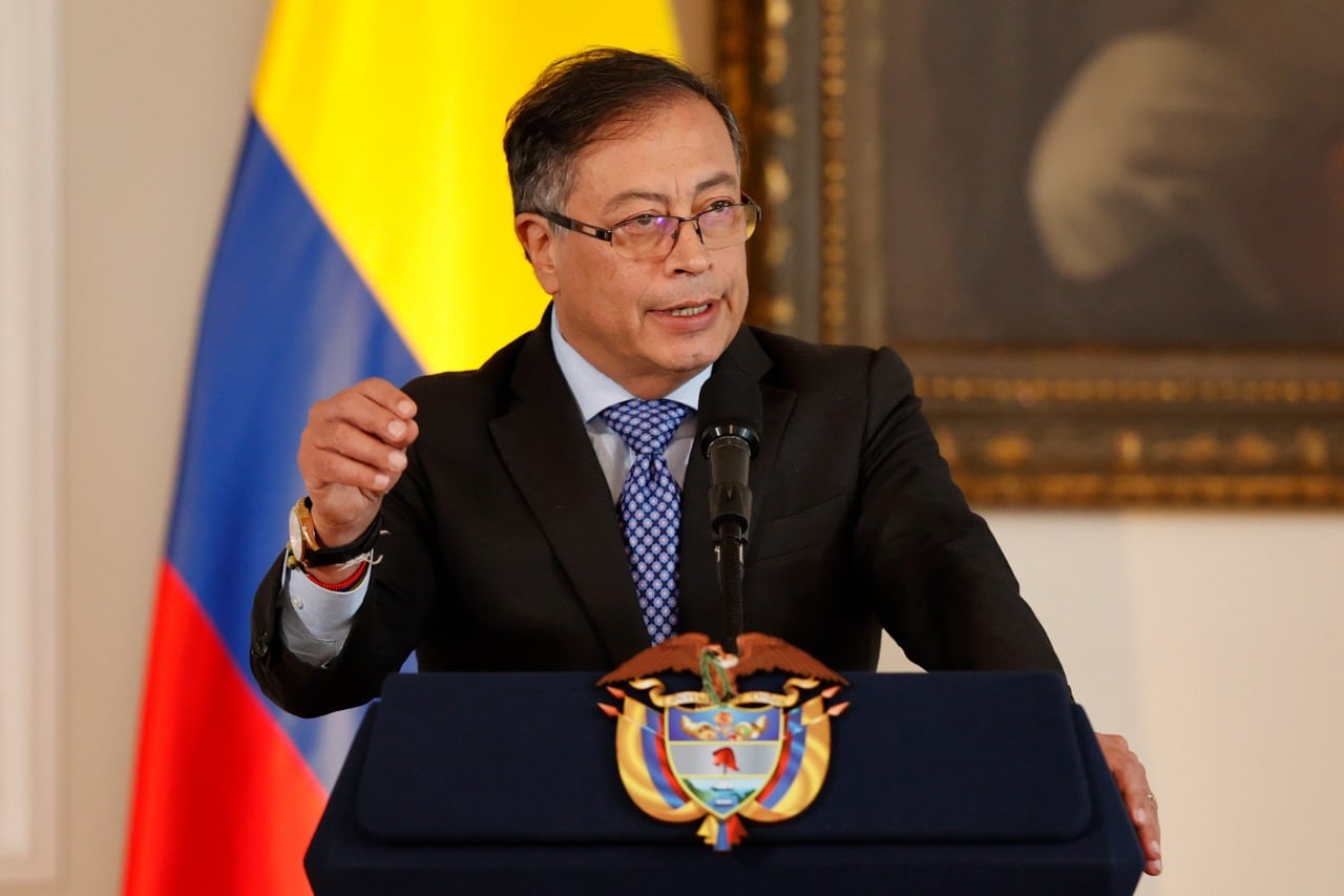 El gobierno de Petro compro tierras alos ganaderos para repartirlas entre los campesinos.