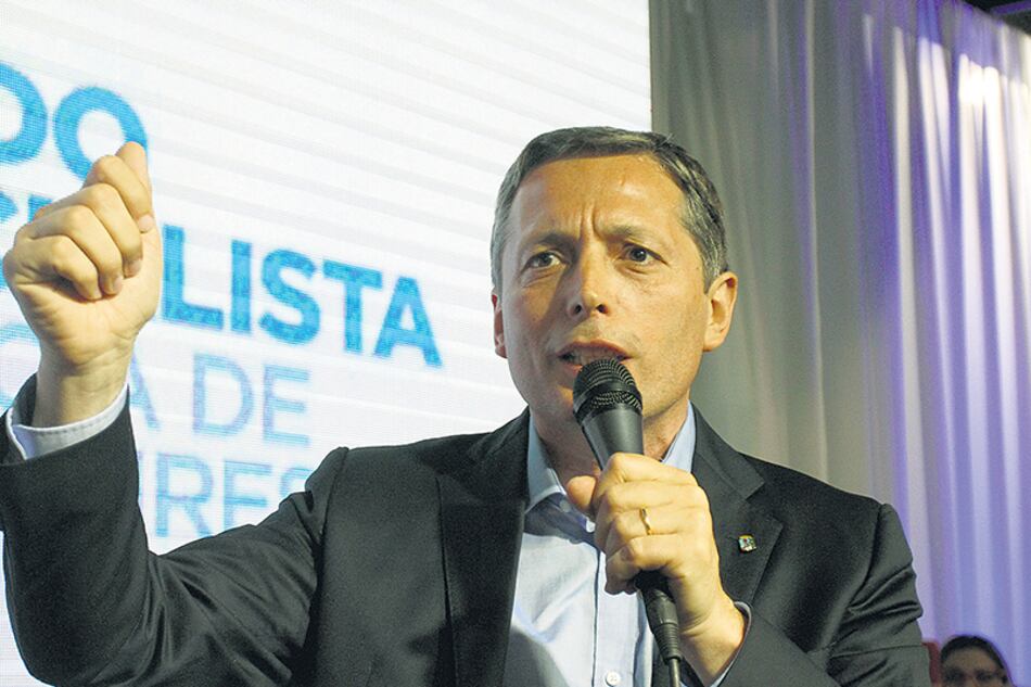 “Esta norma es totalmente arbitraria y un verdadero atropello contra nuestros vecinos”, advierte Gray.