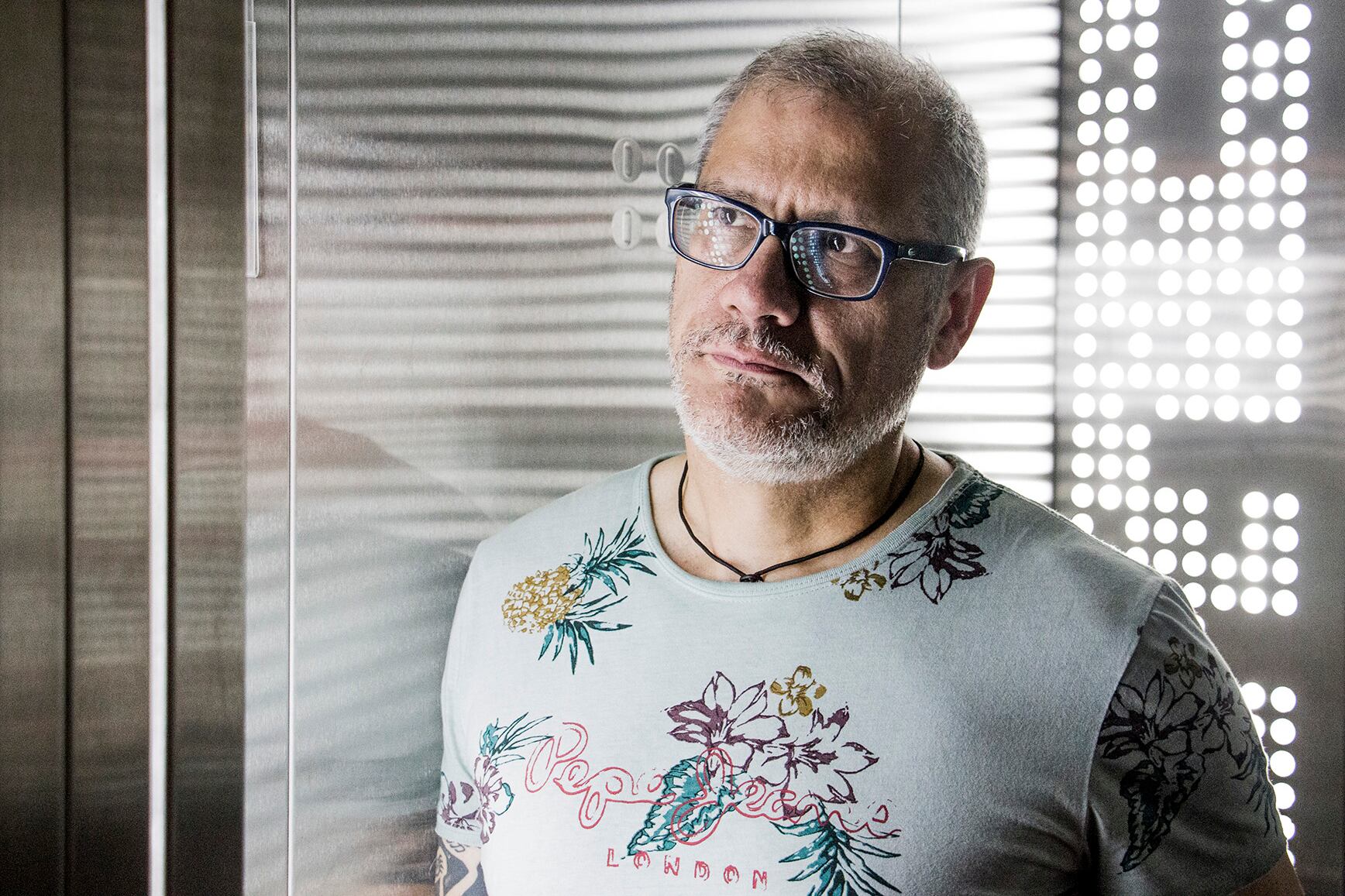 Cortázar está casado con un chileno y recorrió la noche de Santiago para sacar inspiración y datos para su novela.