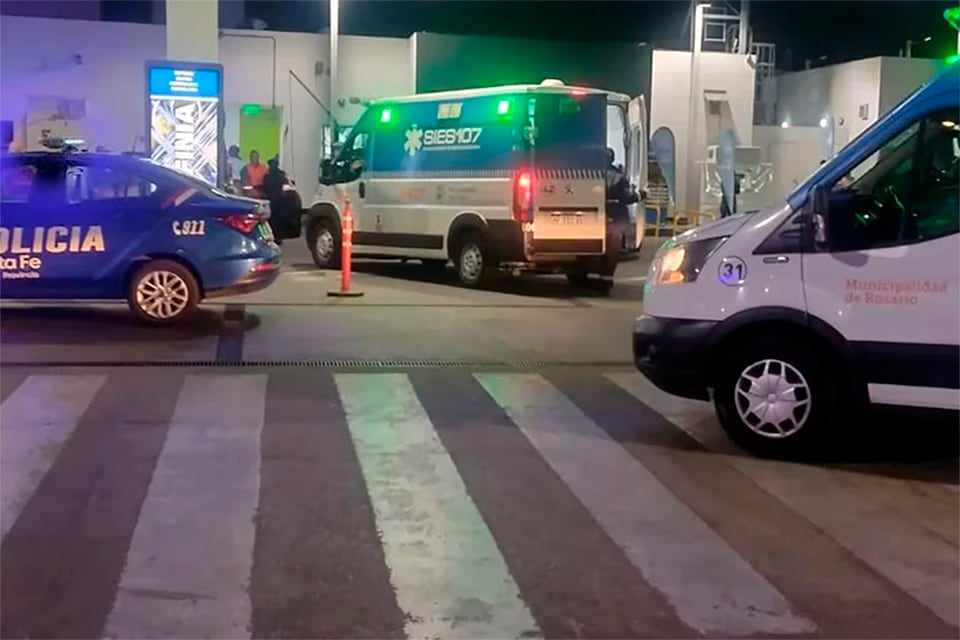 La YPF baleada en el cruce de Marull y Rondeau.