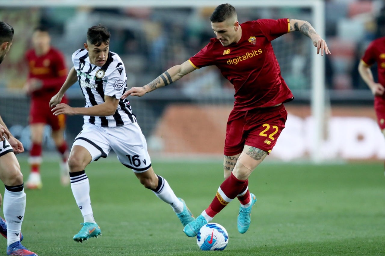 Molina, que anotó un gol para Udinese, persigue a Zaniolo