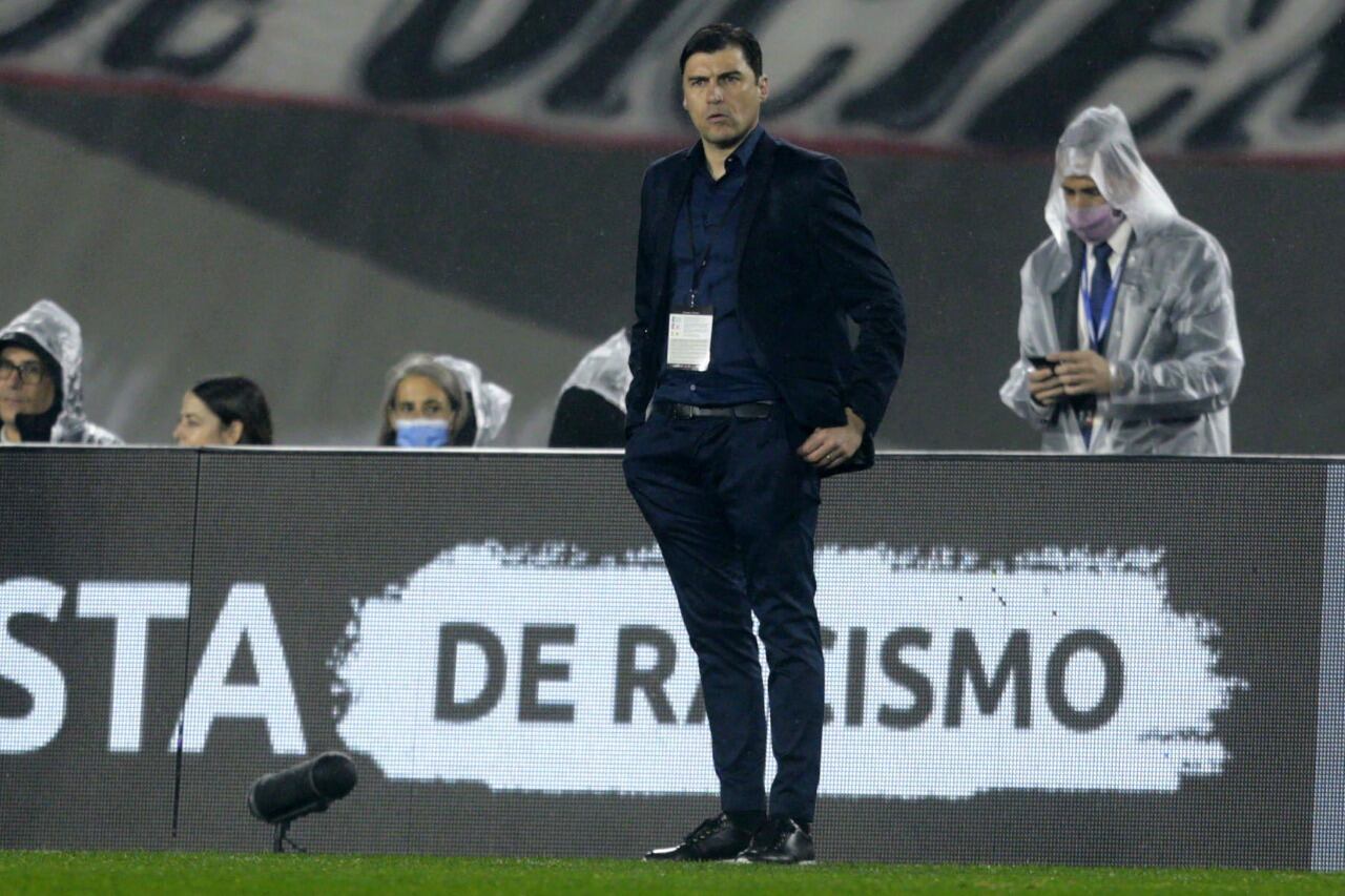 El técnico de Vélez Alexander Medina