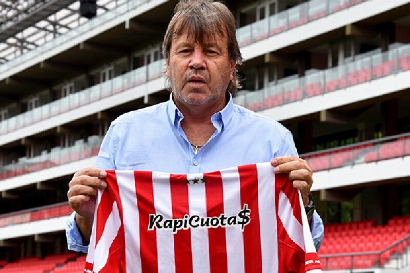 Ricardo Zielinski, durante su presentación en Estudiantes.