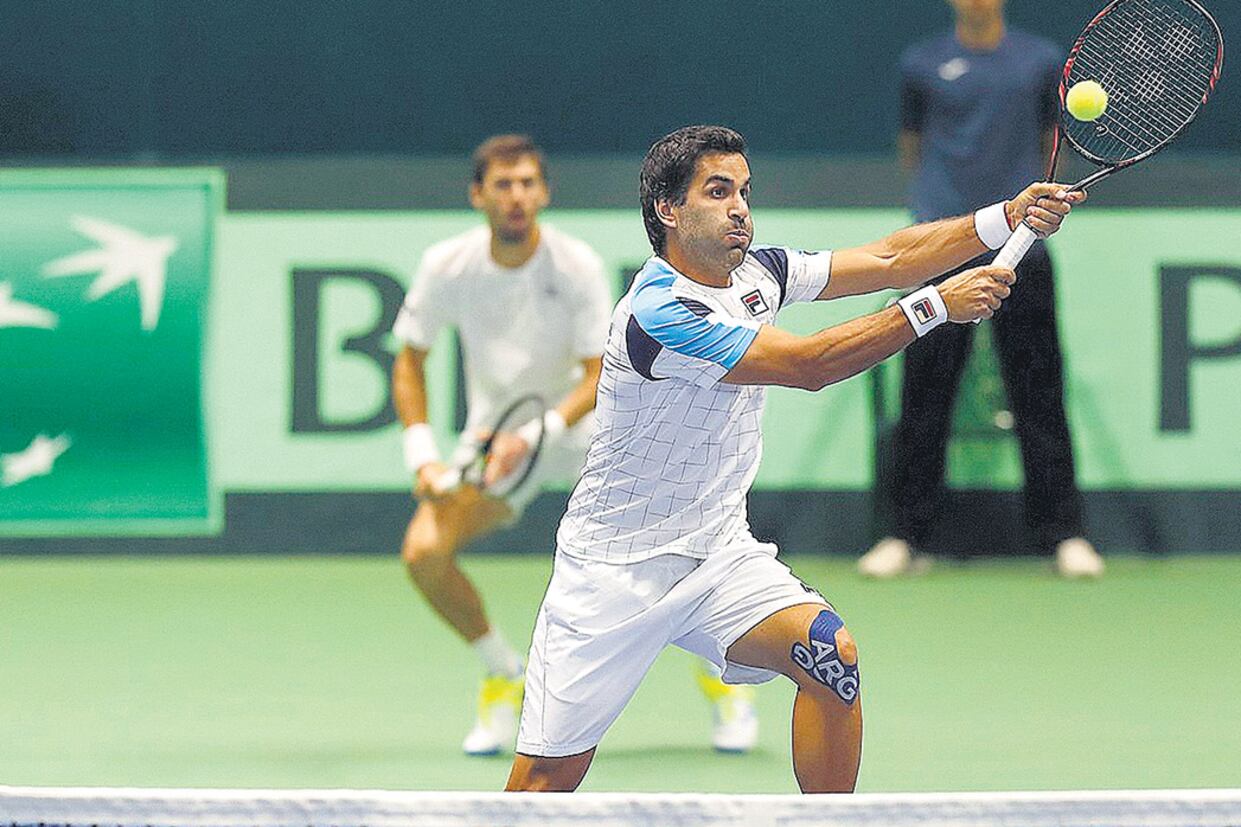 Machi González y Andrés Molteni cayeron ayer cuatro sets.