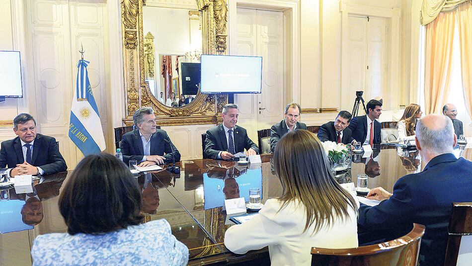 Varios gobernadores negociaron su respaldo a la reforma a cambio de un pacto fiscal y promesas oficiales.