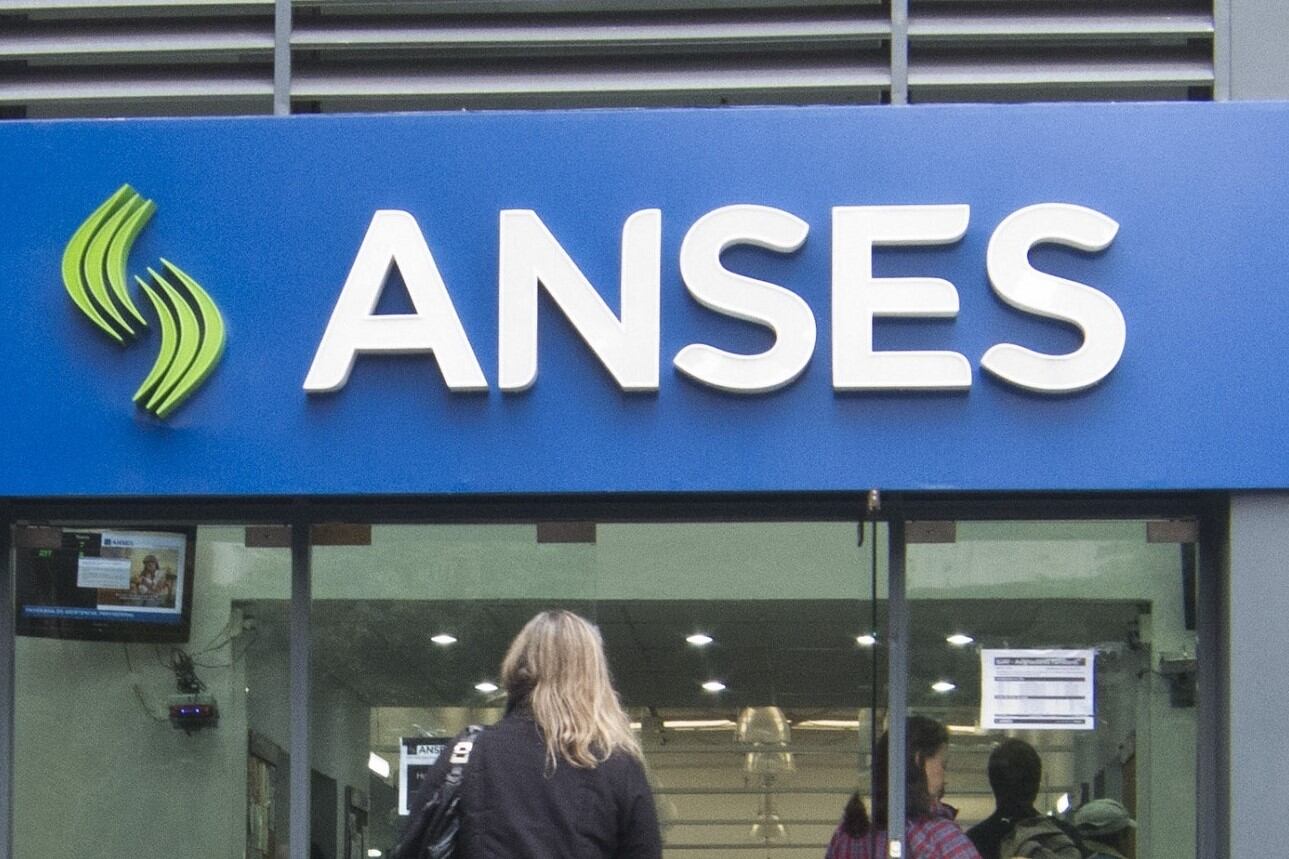 ANSES entregará la Ayuda Escolar a beneficiarios de la Asignación Familiar y la Asignación Universal por Hijo (AUH). Imagen: Presidencia. 