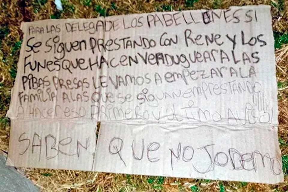 El cartel amenazante que apareció tras la balacera en 27 de febrero al 7800.