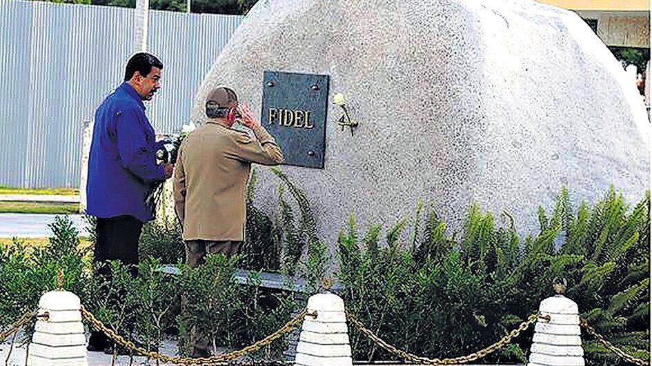 Nicolás Maduro y Raúl Castro visitaron la tumba de Fidel.