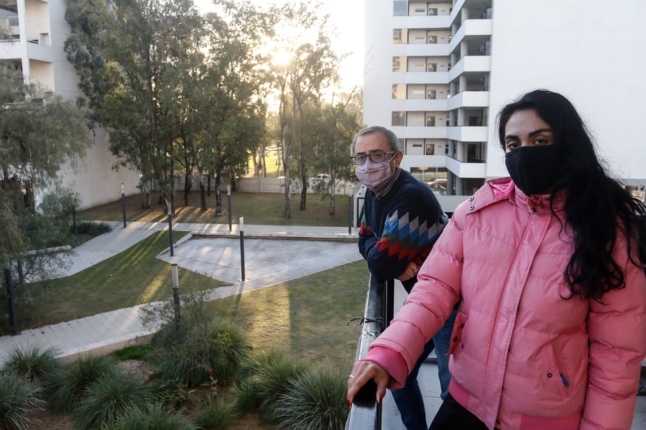 Analia Muñoz y Marcelo Quintana, vecinos del Barrio Olímpico.