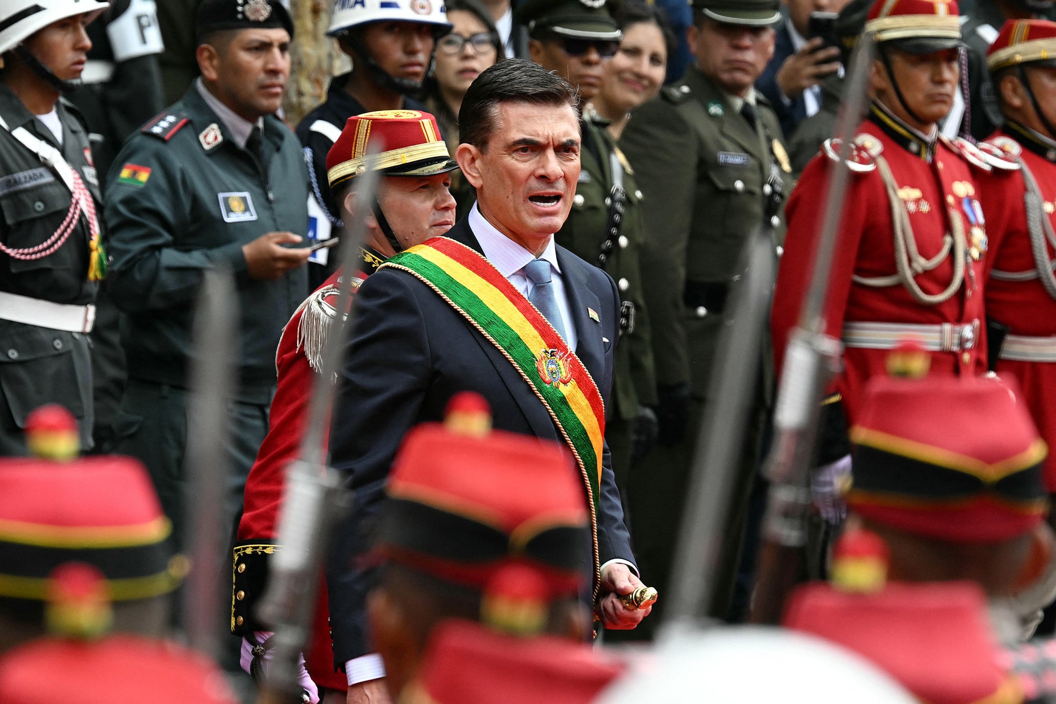 "Nos dejan una economía quebrada, con las reservas internacionales más bajas en 30 años", sostuvo Paz