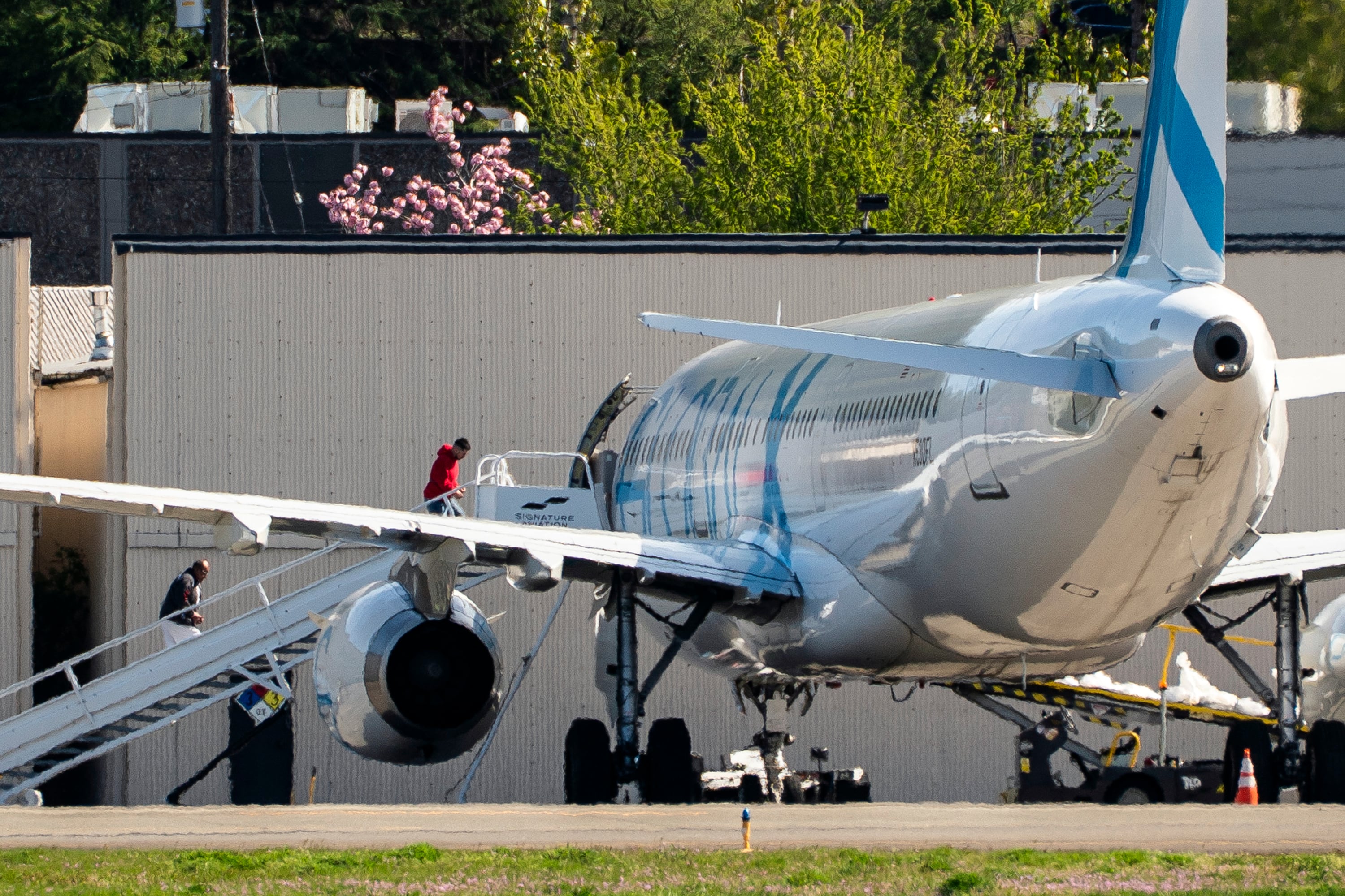 Migrantes deportados en el aeropuerto de Seattle.