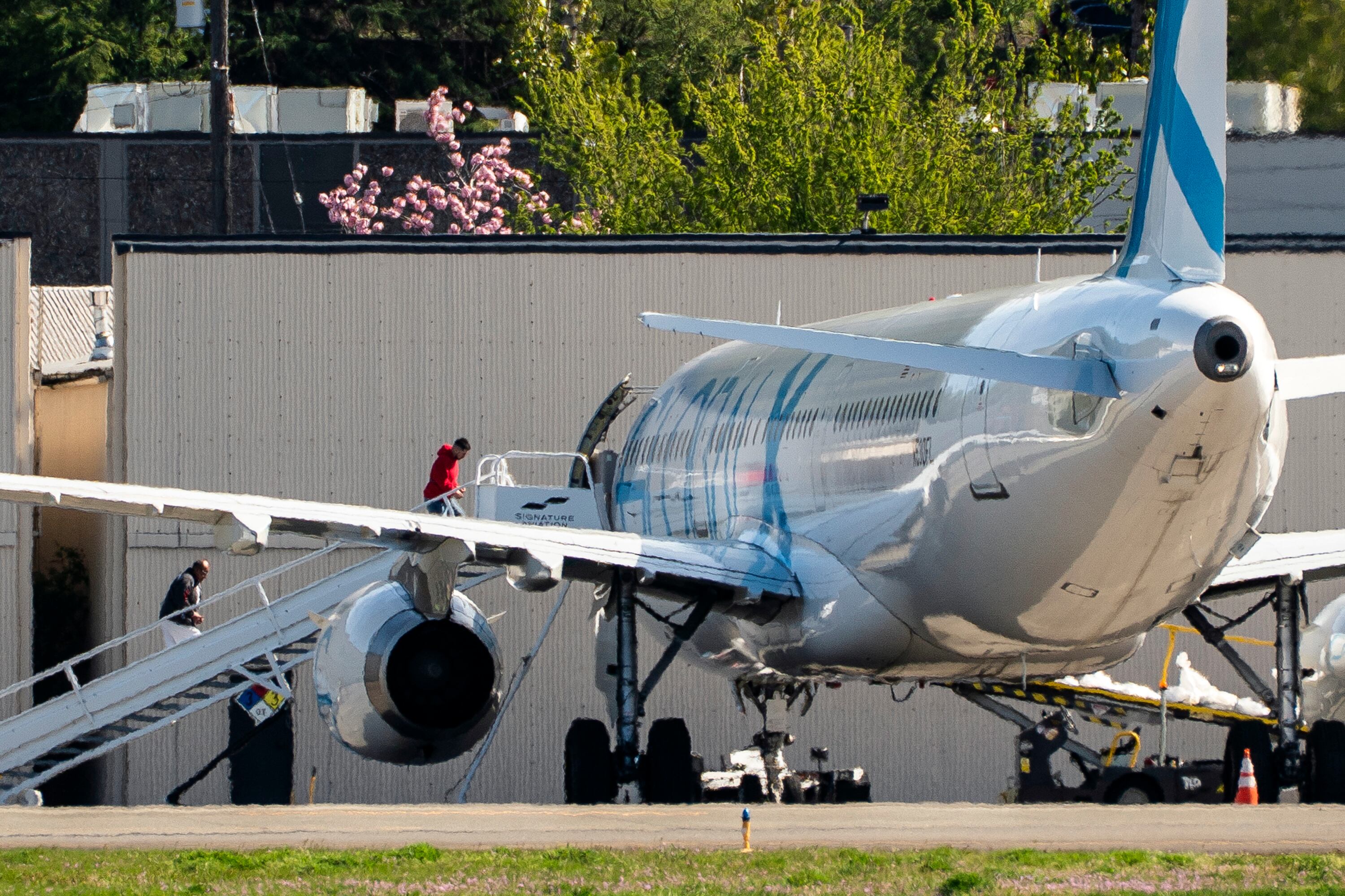 Migrantes deportados en el aeropuerto de Seattle.