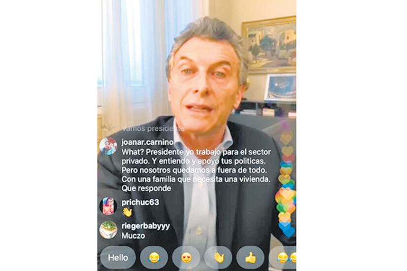 Mauricio Macri respondió a las preguntas desde su despacho.