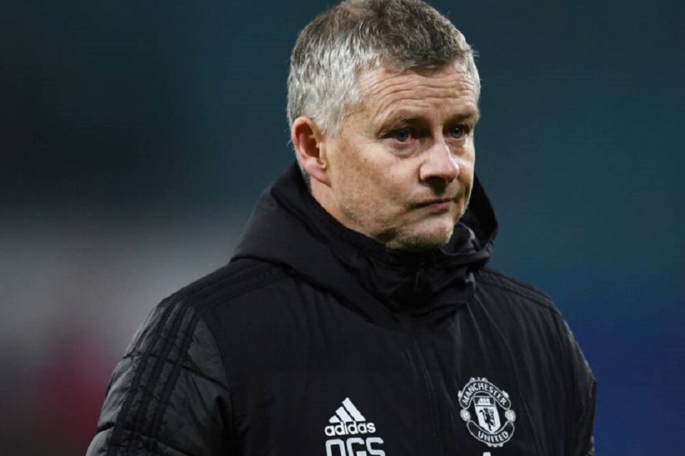 Solksjaer tuvo que salir a calmar a los hinchas más exaltados.