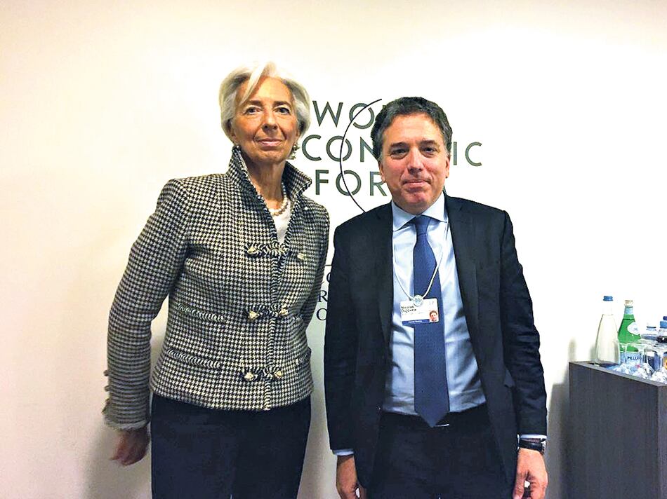 El flamante ministro de Hacienda con la titular del FMI, Christine Lagarde. 