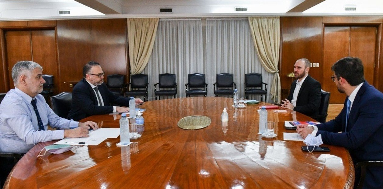 Del encuentro participó también el secretario de Política Económica, Fernando Morra.