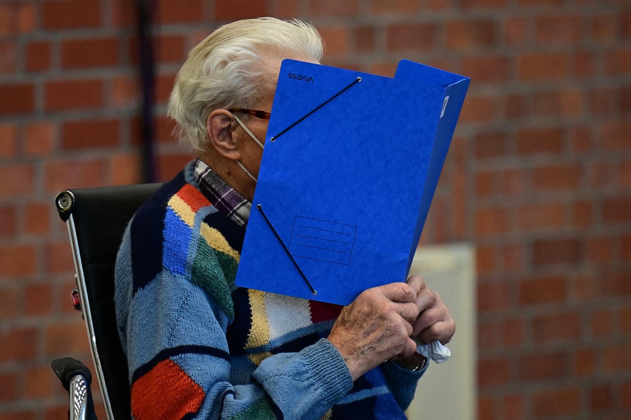 En las audiencias, durante las cuales se cubrió el rostro para no ser fotografiado, Schütz llegó a decir incluso que no entendía el motivo por el cual se lo juzgaba. (Foto: AFP)