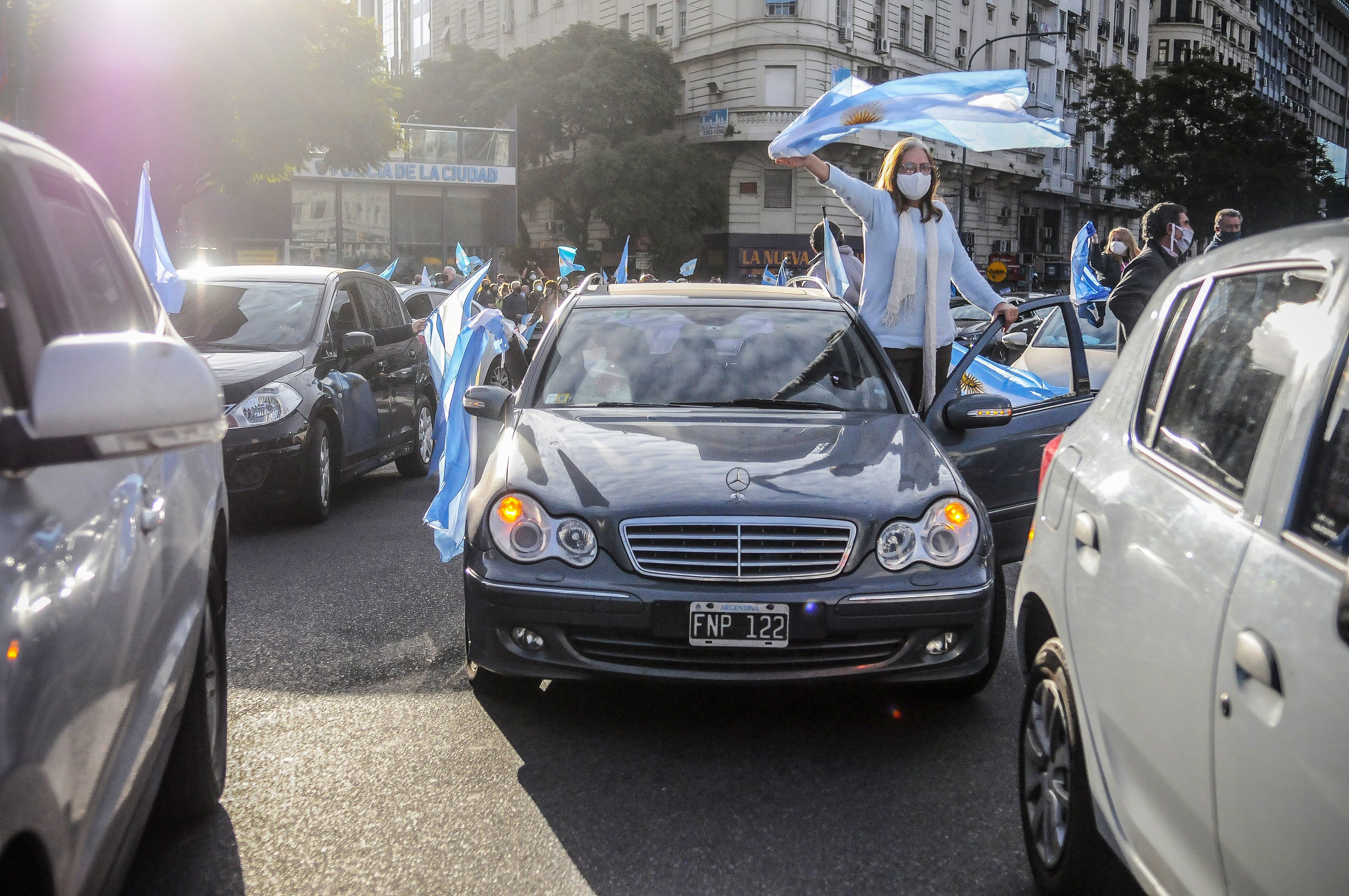 las visiones dicotómicas son el anclaje perfecto para todos y cada uno de los discurso del odio.