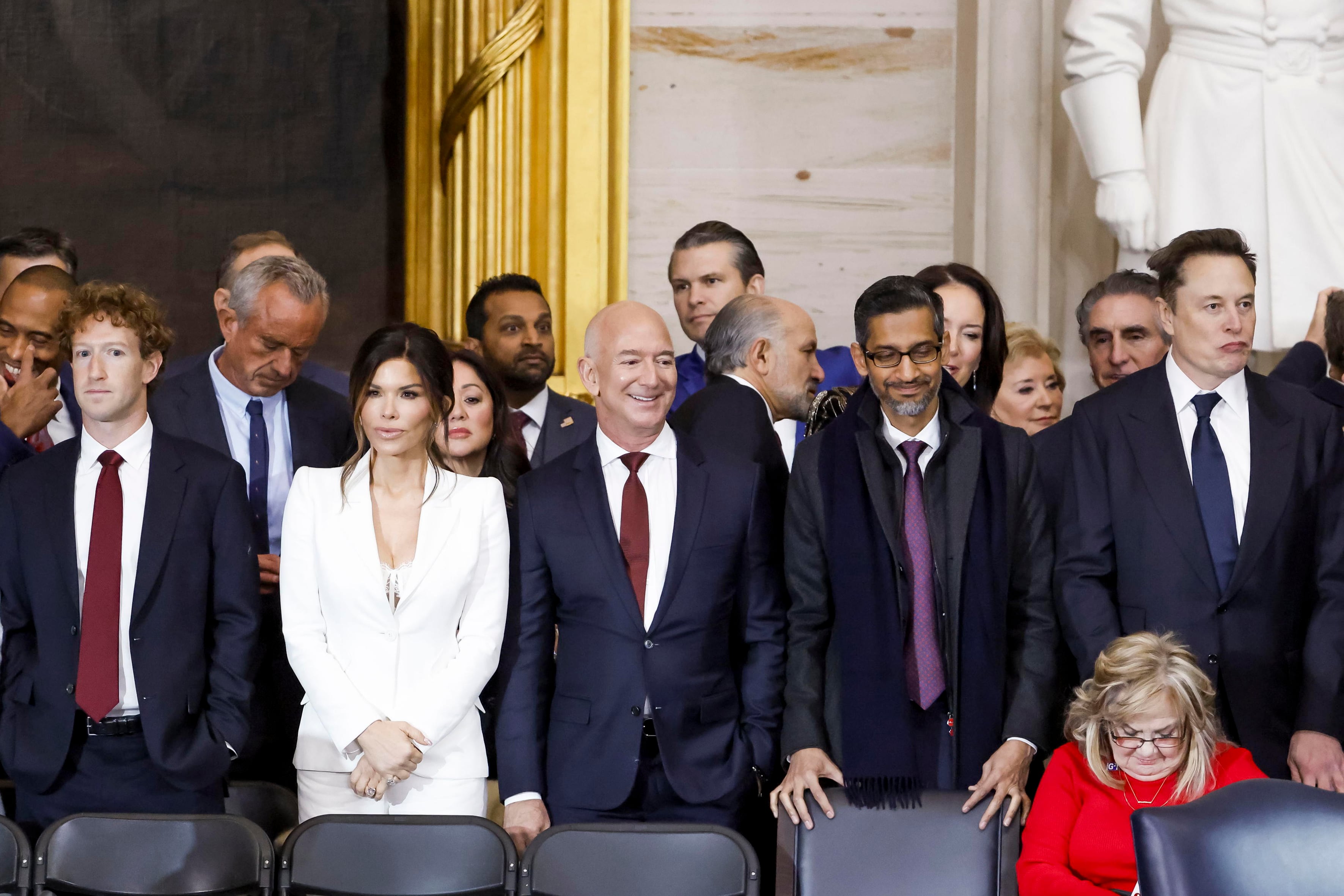 Mark Zuckerberg, Lauren Sanchez, Jeff Bezos, Sundar Pichai y Elon Musk