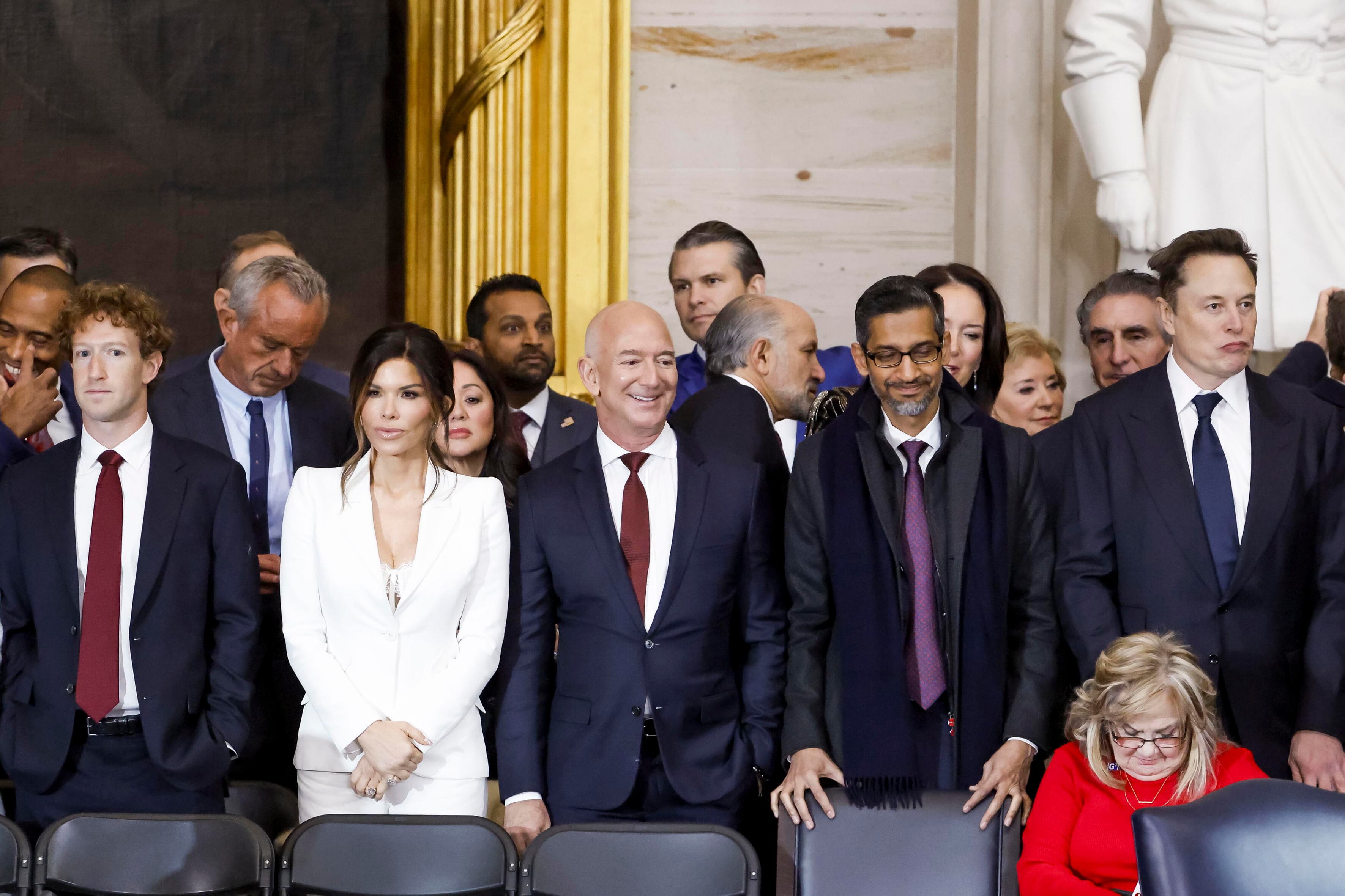 Mark Zuckerberg, Lauren Sanchez, Jeff Bezos, Sundar Pichai y Elon Musk