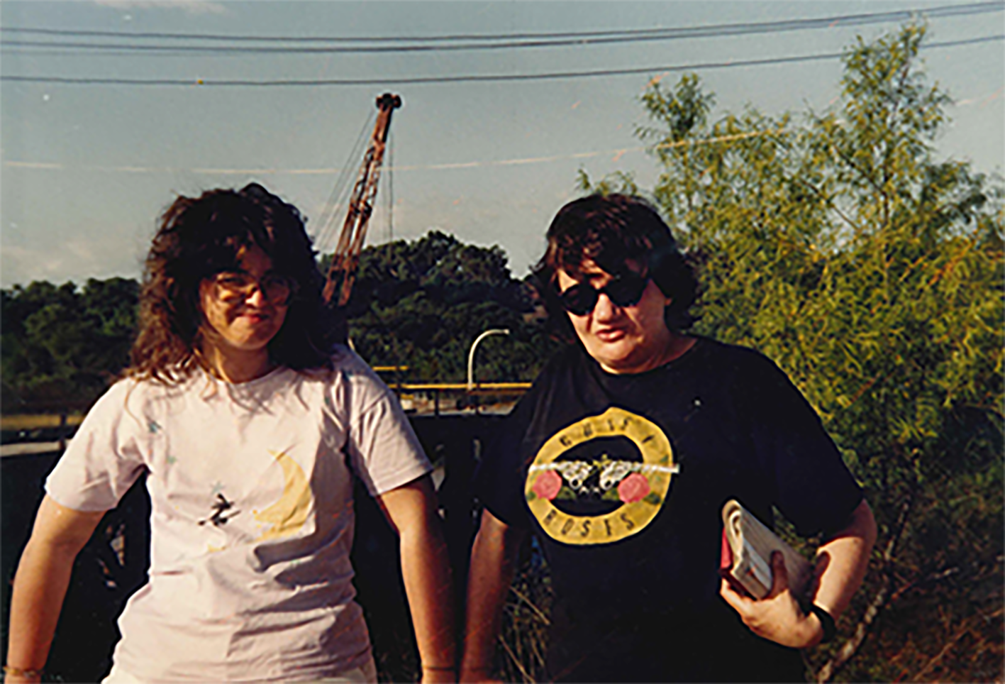 La joven Adriana Carrasco y Martha Ferro, enamoradas.